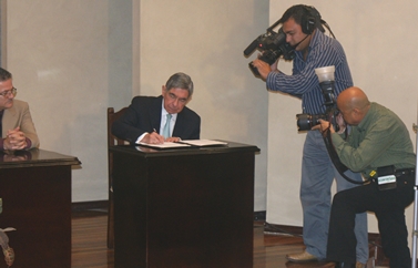 Firma del Decreto del Día Nacional del Periodista
